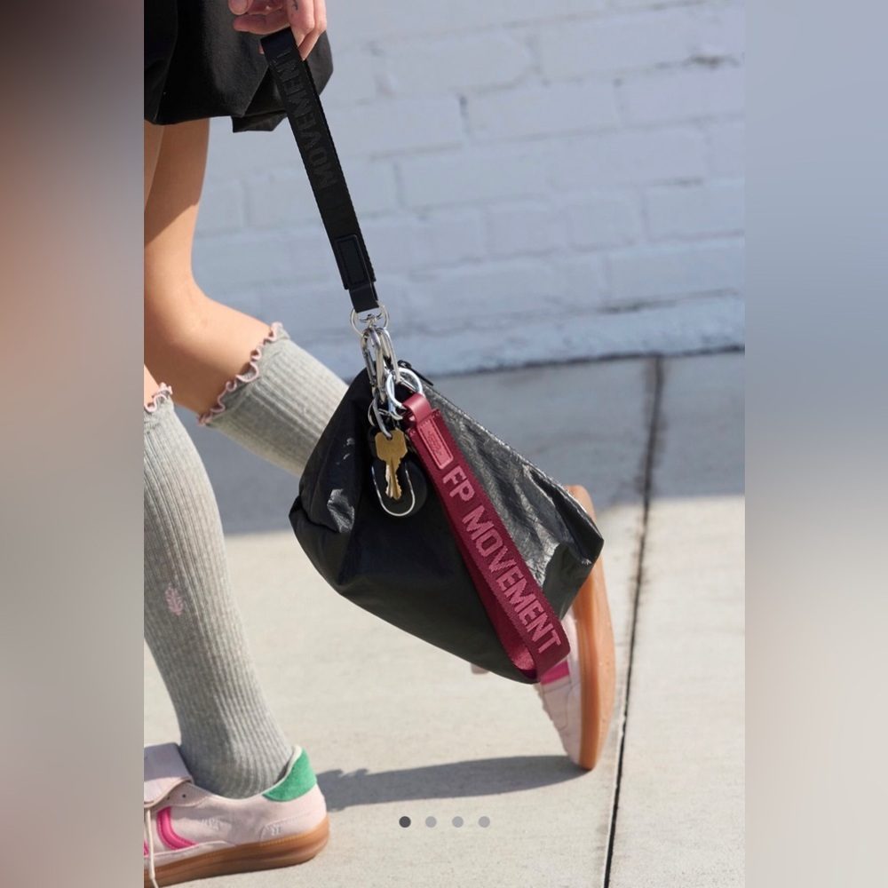 FP Movement Total Access Pouch - Picture 5 of 10